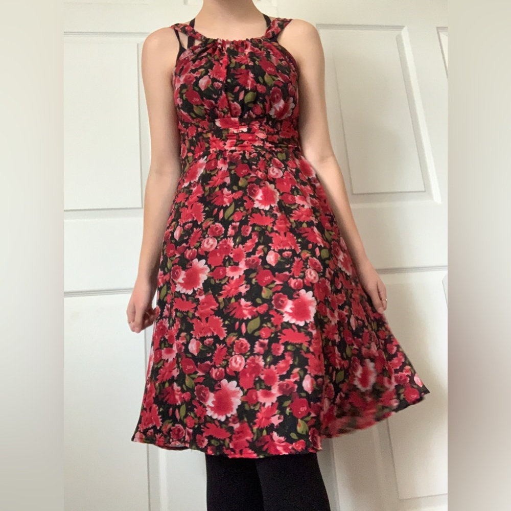 A red flower short dress